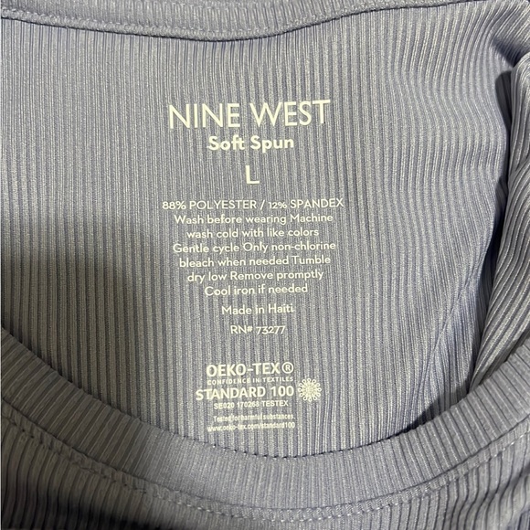 Top never worn - Picture 3 of 3